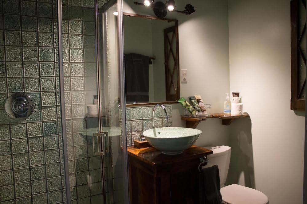 Owl'S Nest Suites Carrying Place Luaran gambar